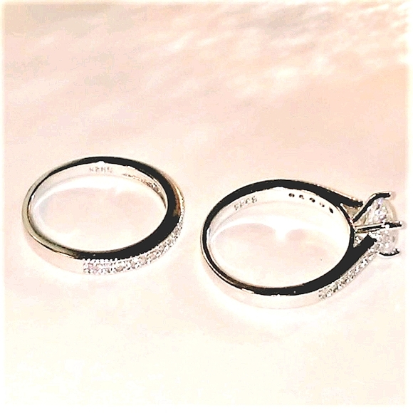 Simulated Diamonds Wedding Engagement Wedding Set Round Ring - Picture 3 of 11